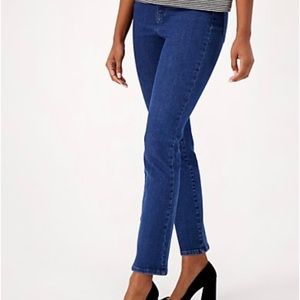 All Worthy Hunter McGrady Regular
Signature Stretch Jeans - Medium Wash
